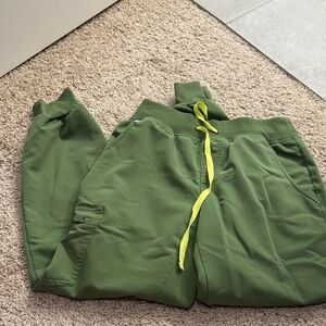 Figs jogger set xs petite bottoms, xs top